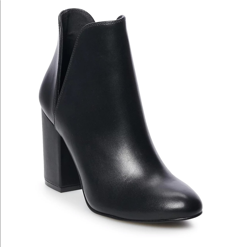 Madden girl raven deep v woman’s ankle booties.